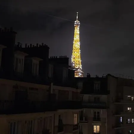 Elegant Eiffel Tower View Flat Appartamento Parigi