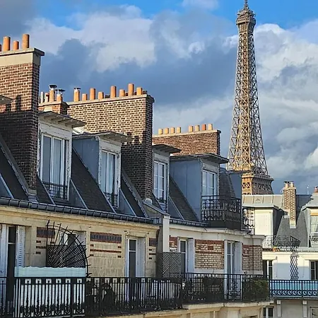 Appartamento Elegant Eiffel Tower View Flat Parigi